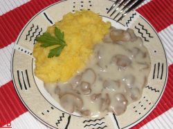 Ciulama de ciuperci cu mamaliguta